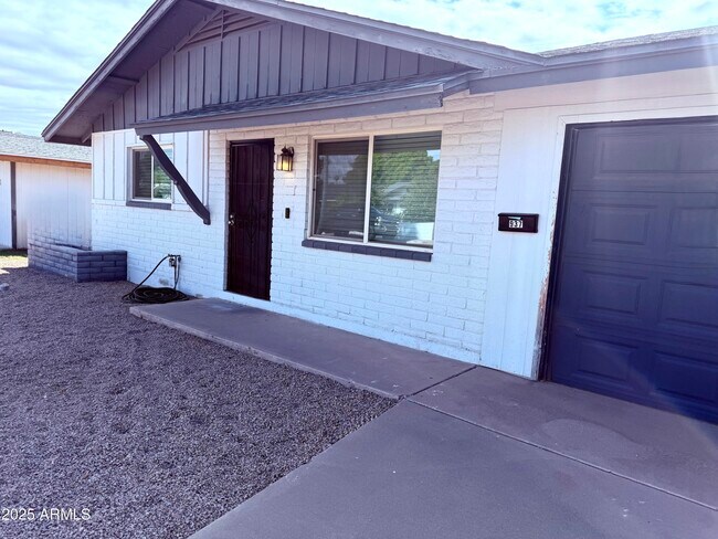 Building Photo - 937 N Wedgewood Dr