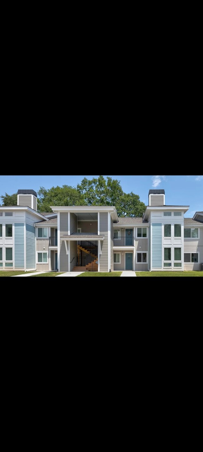 Building Photo - 273 Alexandra Dr