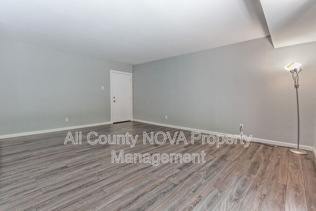 Building Photo - 2303 Olson St