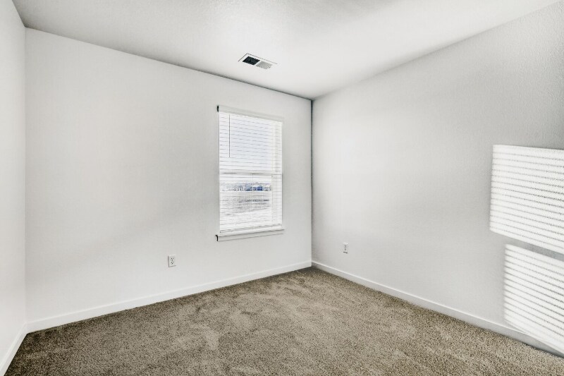 Building Photo - 5961 Holstein Dr