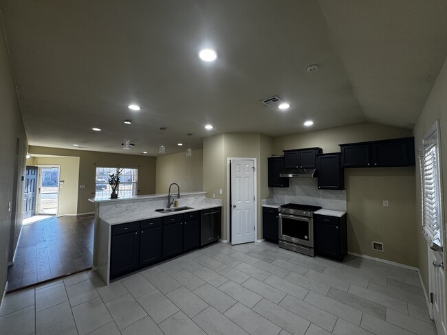 Building Photo - 14724 S Fern Pl