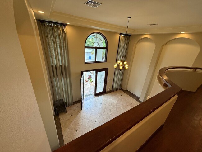 Building Photo - 466 Portlock Rd