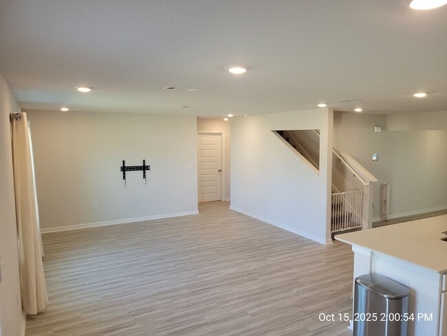 Building Photo - Large Family Home in Central Crestview