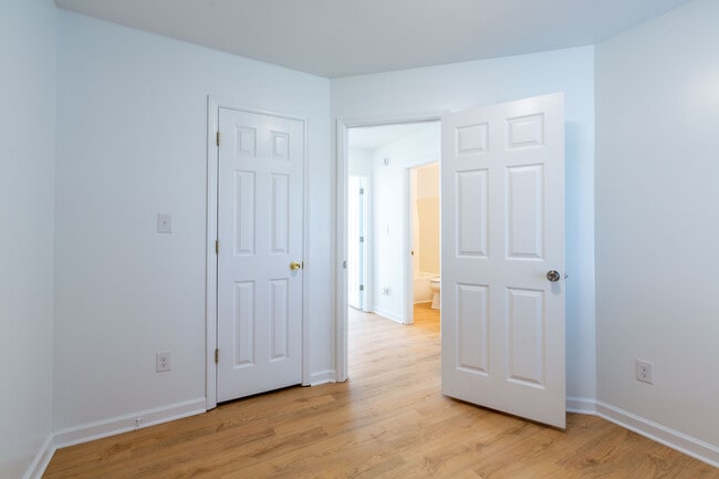 Building Photo - 304 Holly Pines Ct