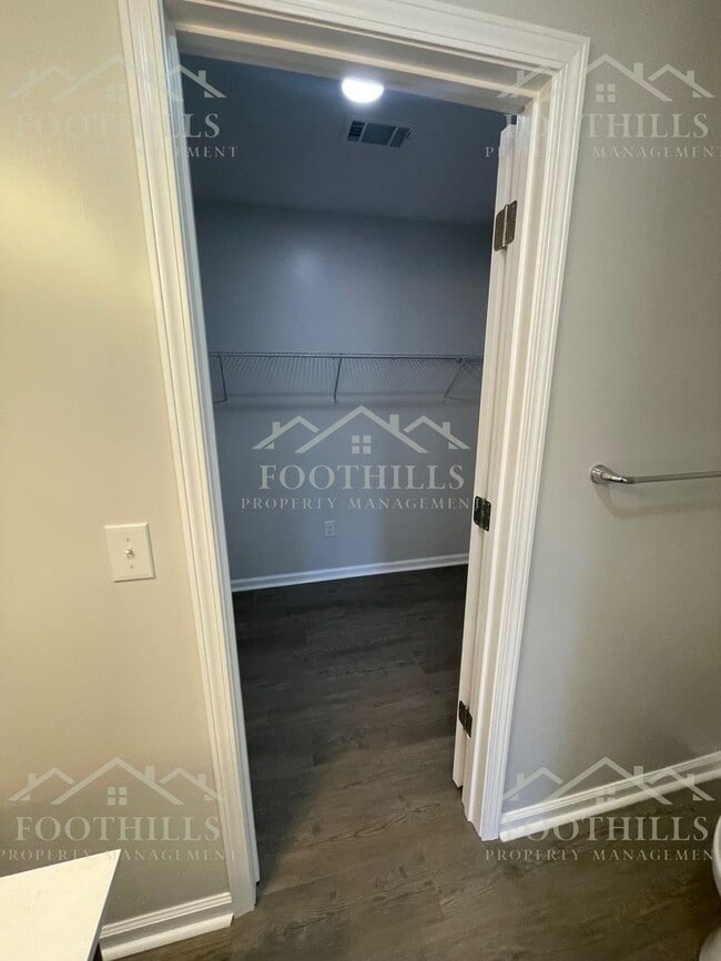 Building Photo - 103 Rhoe Cir