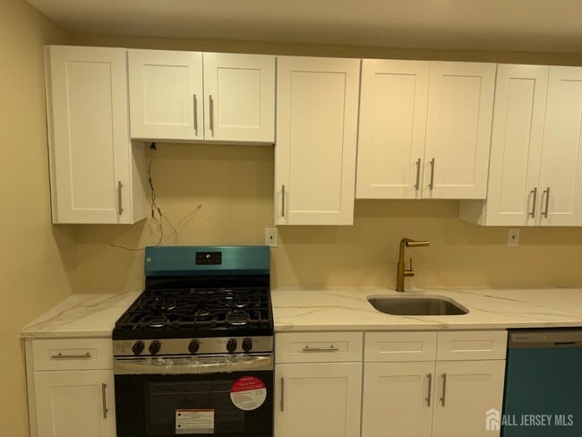 Building Photo - 5 Pelmont Pl