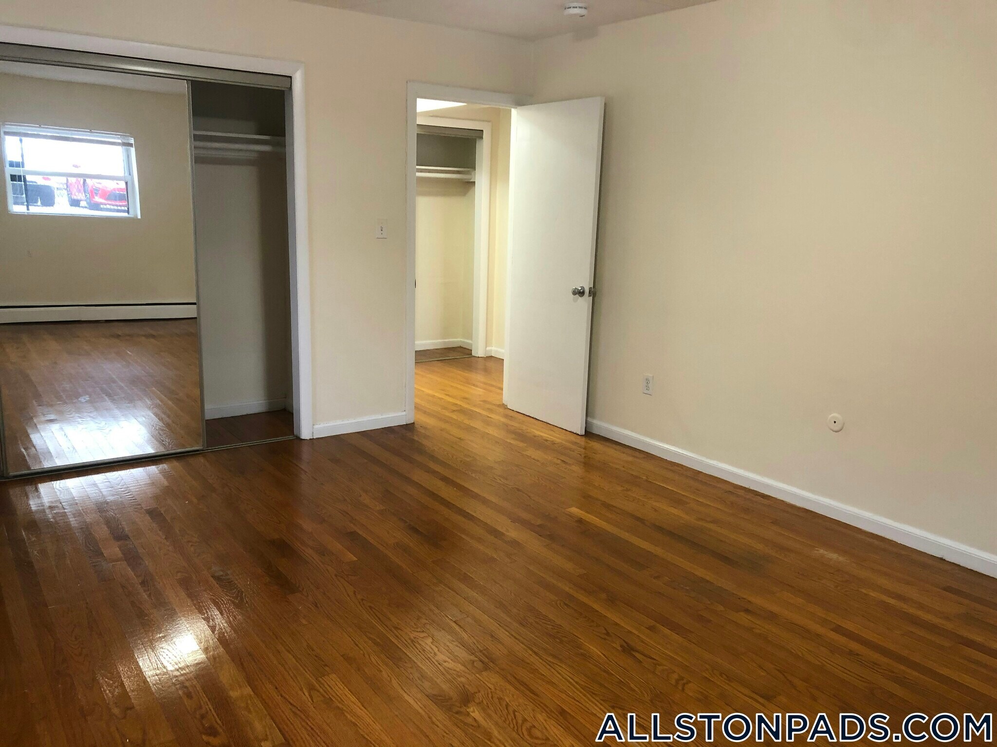 Building Photo - 34 Gardner St