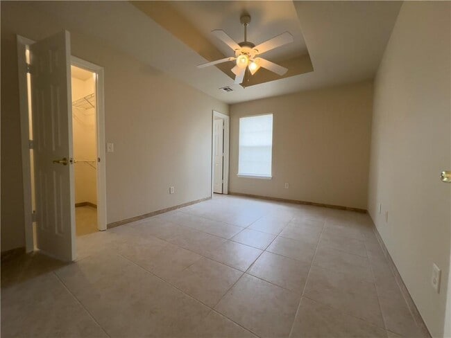 Building Photo - 861 Sunflower St
