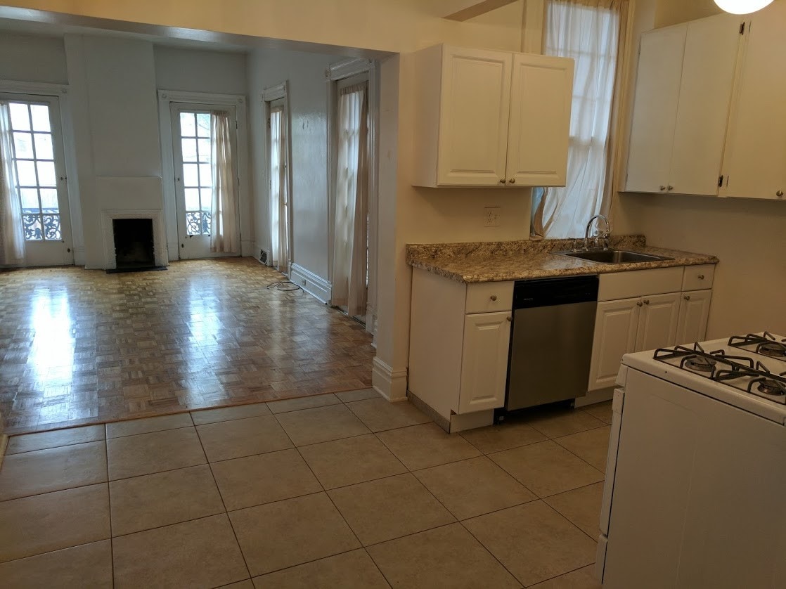 Building Photo - 5431 Howe St