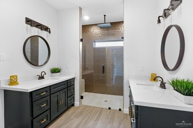 Building Photo - 12 Arboledas Dr