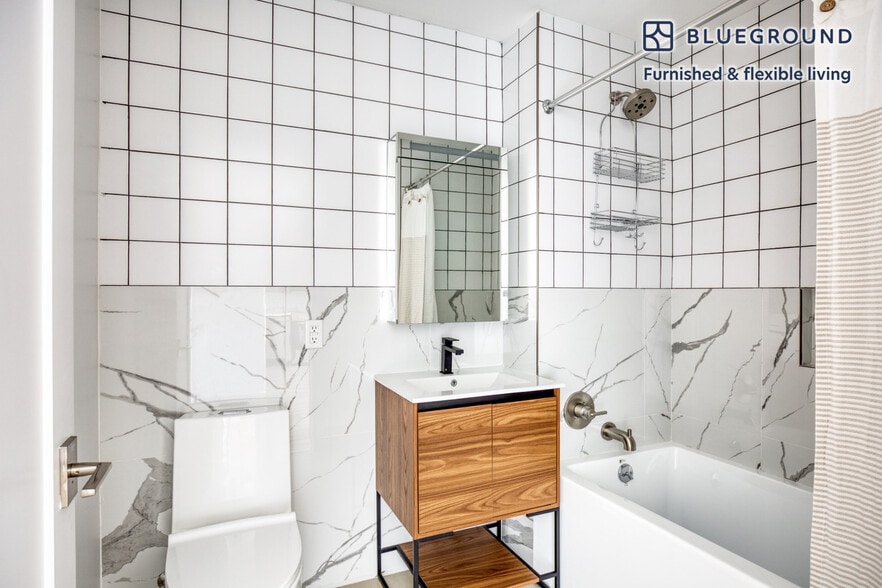 Building Photo - 68 Gold St