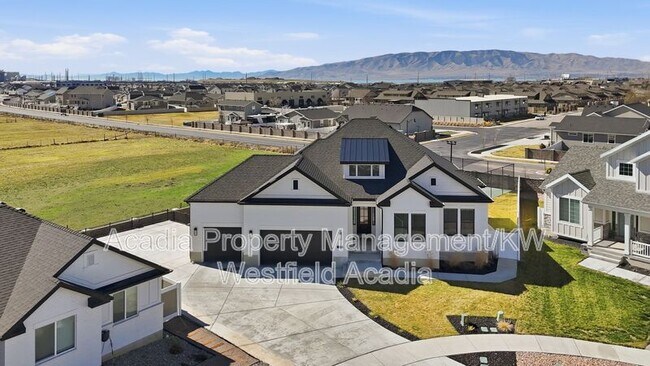 Building Photo - 1437 W Valley Dr