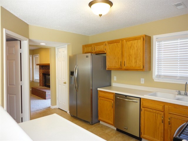 Building Photo - 15318 Ten Point Dr