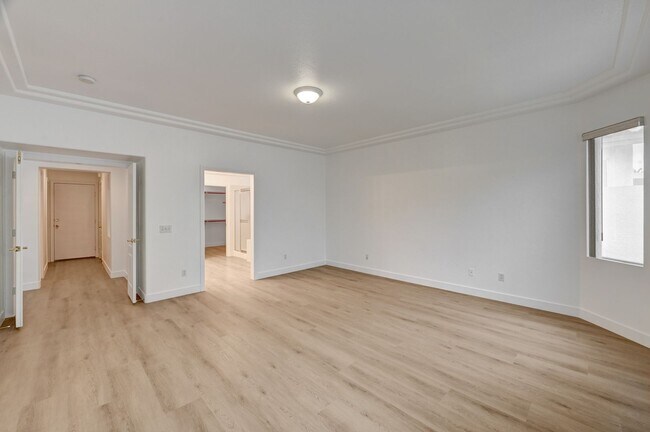 Building Photo - Spacious 5-Bedroom Retreat with Dual Firep...