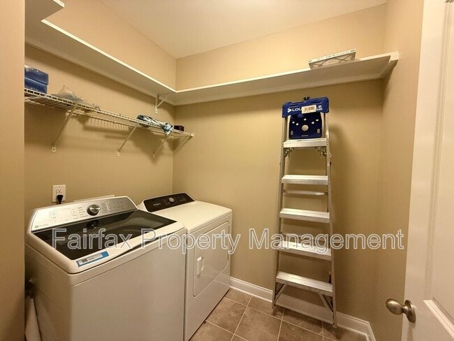 Building Photo - 212 Ellsworth Manor Dr