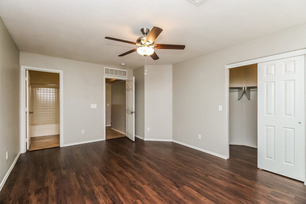 Building Photo - 8528 E Desert Ln