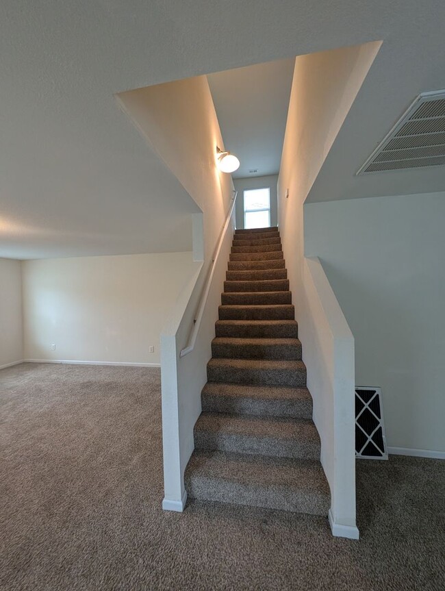 Building Photo - 204 Valleyside Dr NE