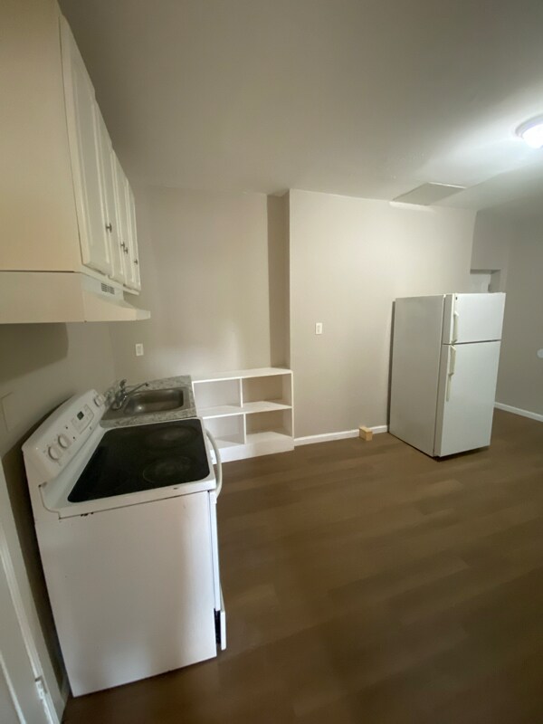 Building Photo - 445 Albany Ave