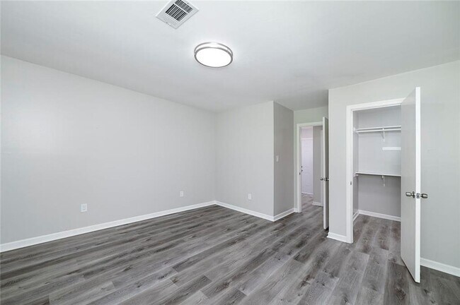 Building Photo - 345 Santa Fe Trail