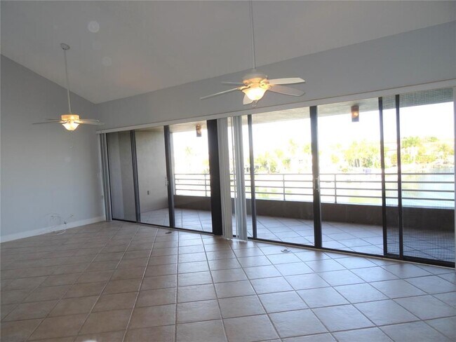 Building Photo - 2775 Kipps Colony Dr S