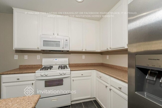 Building Photo - 36 Rainbow Draw Ave