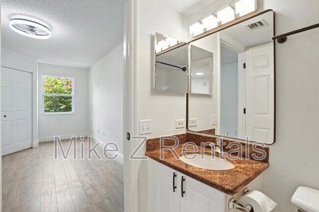Building Photo - 8880 Colonnades Ct W