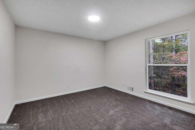 Building Photo - 6881 Hickory Hollow Dr