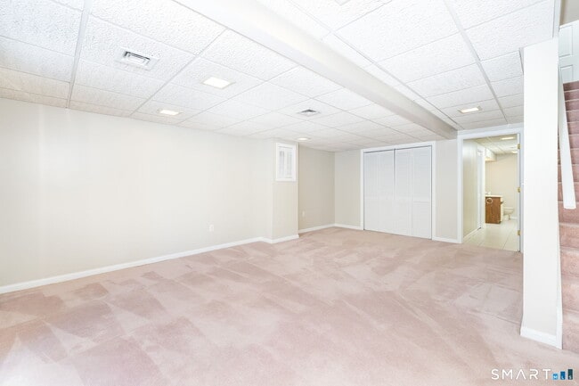 Building Photo - 2 The Hamlet