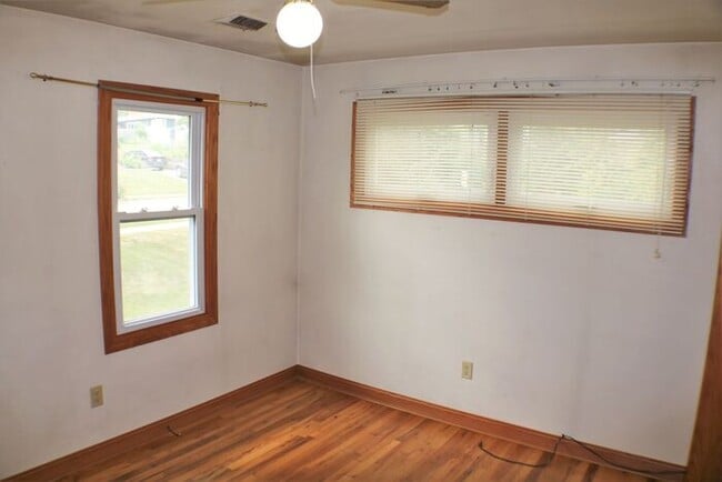 Building Photo - $1,250 | 2 Bedroom, 1 Bathroom Duplex | No...