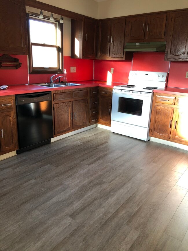 Building Photo - 710 S Mountain Rd