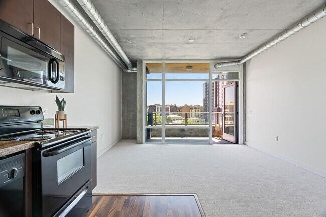 Building Photo - 1080 Park Blvd