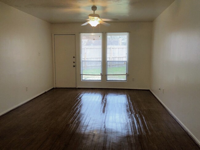 Building Photo - 2611PR