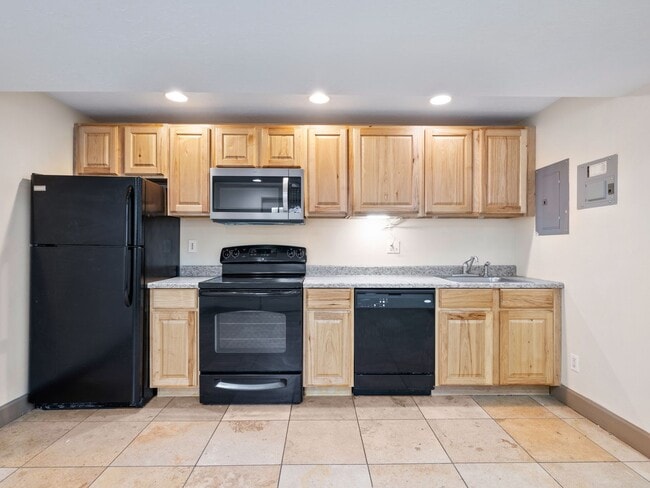 Building Photo - 25 E 2250 N