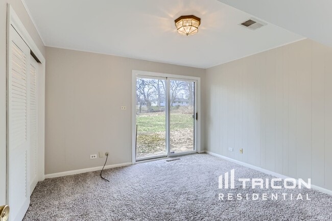 Building Photo - 7221 Red Oak Dr