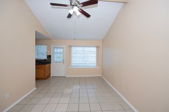 Building Photo - 4843 Beechaven St