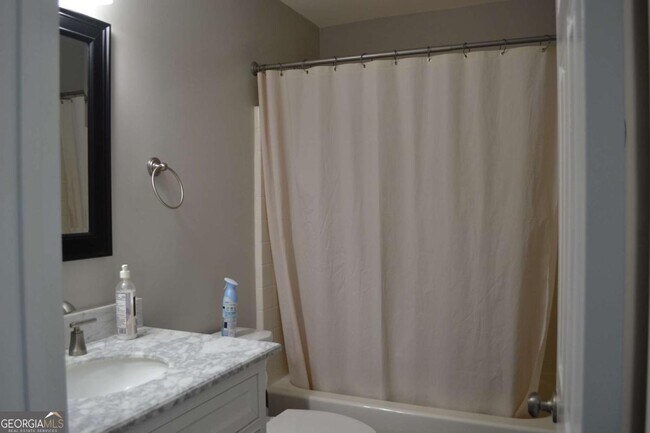 Building Photo - 1620 Grand Jct