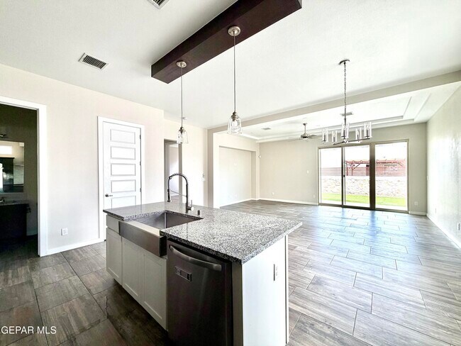 Building Photo - 12878 Clevedon St