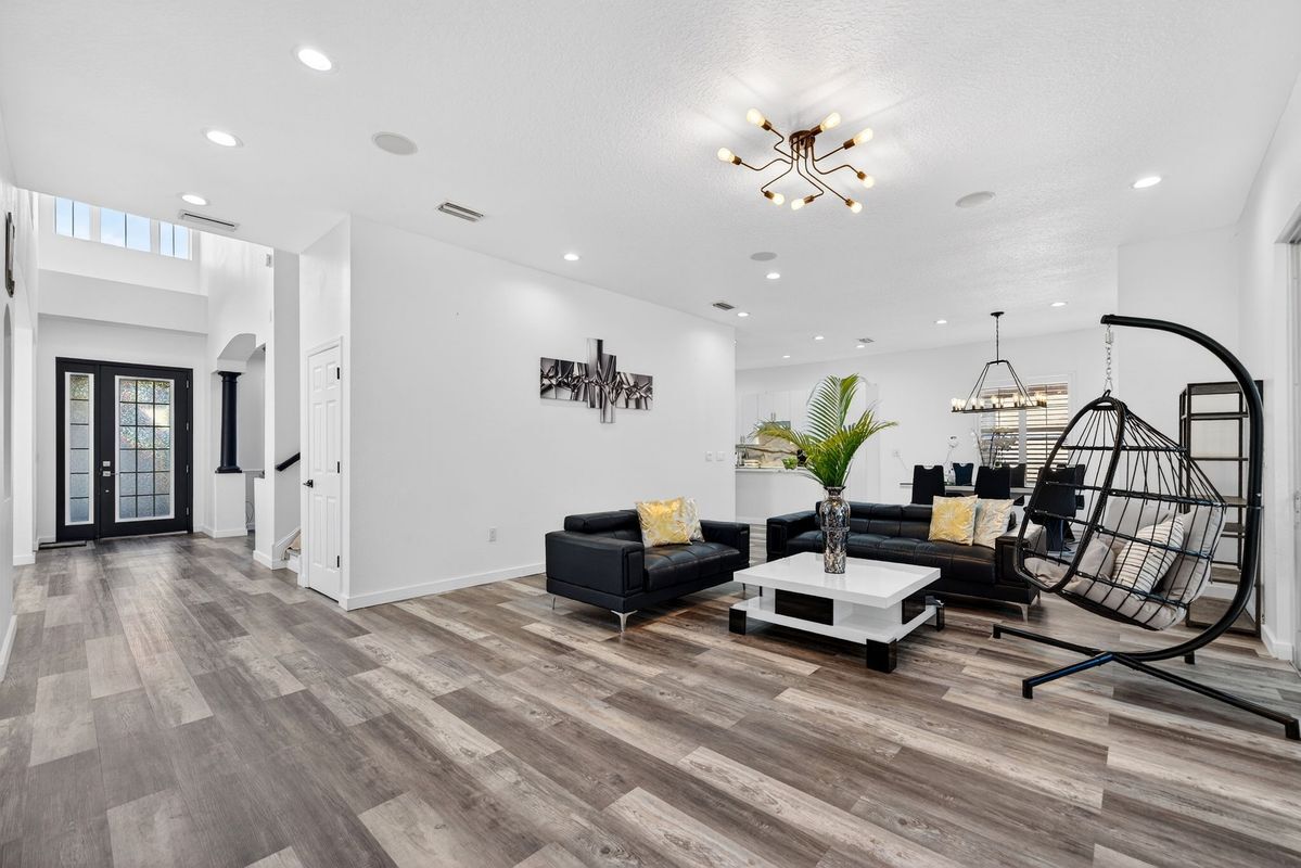 Building Photo - 8111 Santa Rosa Ct