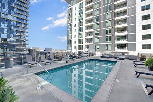 Building Photo - 14th Floor Downtown San Diego Apartment