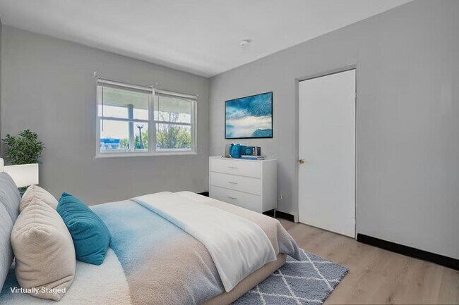 Building Photo - 464 E Norwich Ave