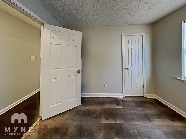 Building Photo - 2025 Plantation Pkwy