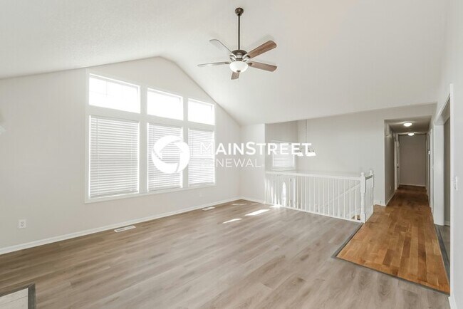 Building Photo - 3 Bedroom Pet-Friendly Home in LEES SUMMIT, MO with Main Street Renewal