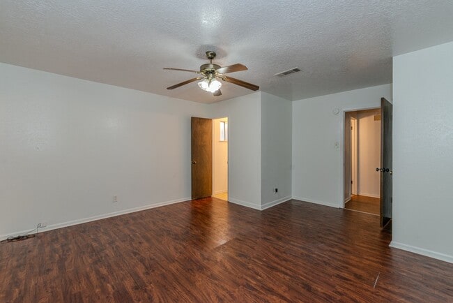 Building Photo - 450 Norvell St