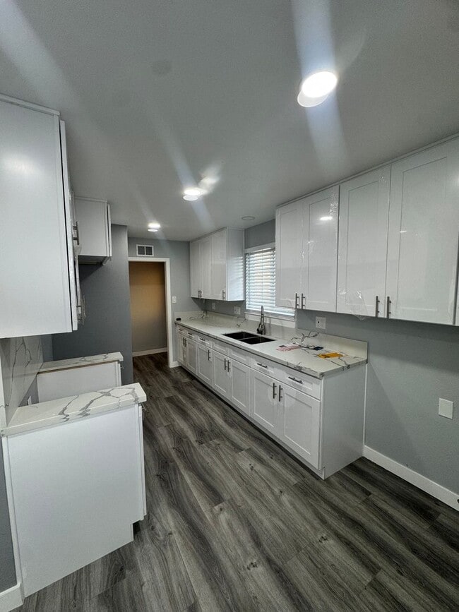 Building Photo - 11645 Goldendale Dr