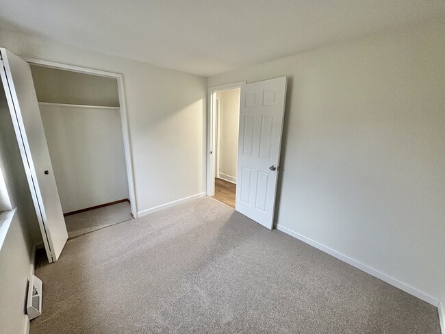 Building Photo - 125 Edgewood Cir