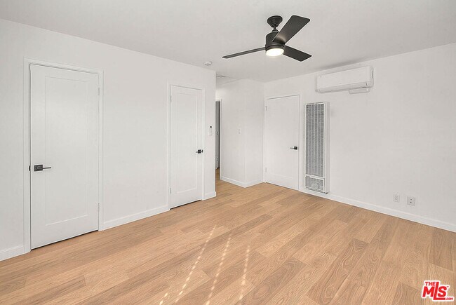 Building Photo - 3701 Coliseum St