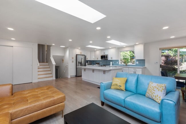 Building Photo - Beautiful 4 Bedroom Home in Richmond