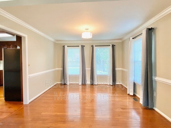 Building Photo - 203 Monty Manor