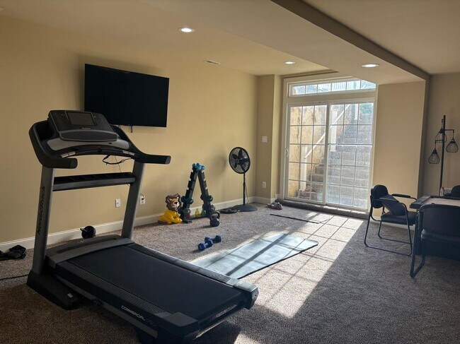 Building Photo - 501 Rain Tree Cir