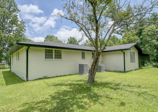 Building Photo - Now Leasing – Fully Renovated Home in Guntersville!